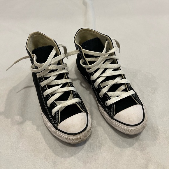 Girls’ Converse Chuck Taylor All Star Canvas High Top Shoes - Picture 2 of 11